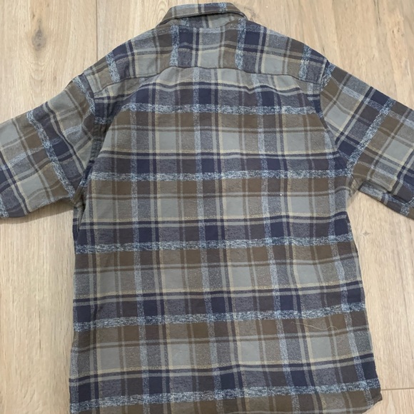 Men’s small Flag and Anthem flannel. - Picture 4 of 5